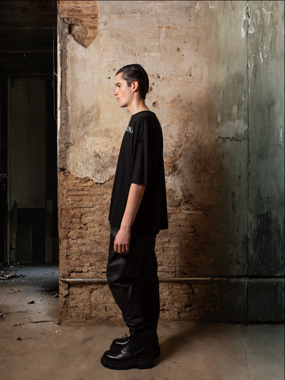 Tardor Oversize Asymmetrical Logo T-Shirt - ZHANNAONA | Camisetas - Detail View