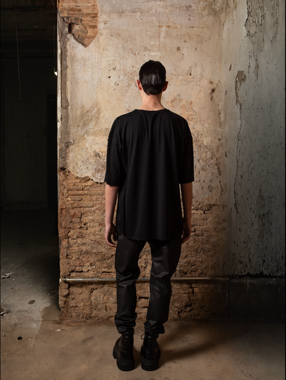 Tardor Oversize Asymmetrical Logo T-Shirt - ZHANNAONA | Camisetas - Back View