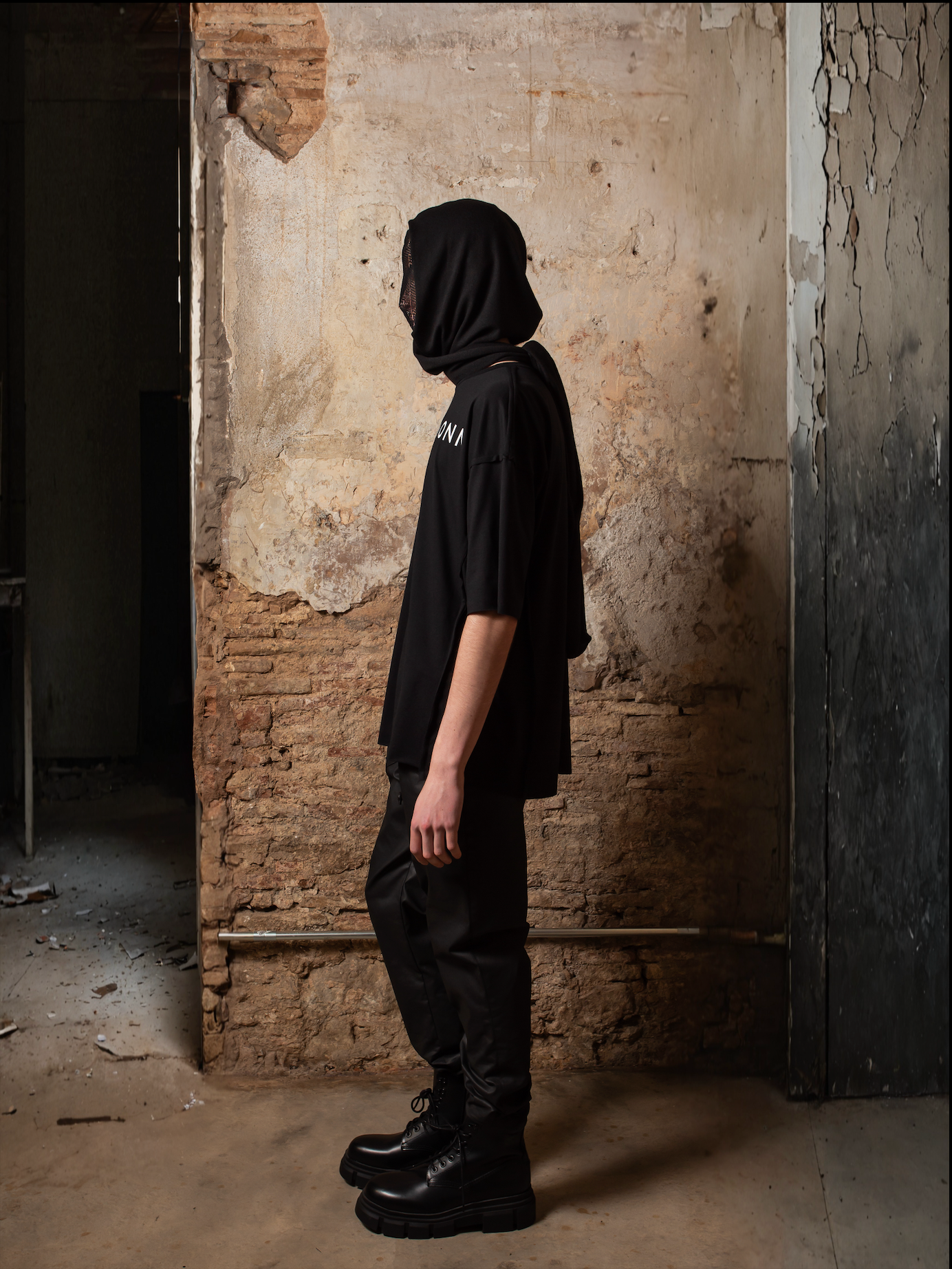 Tardor Oversize Asymmetrical Logo T-Shirt - ZHANNAONA | Camisetas - View 6