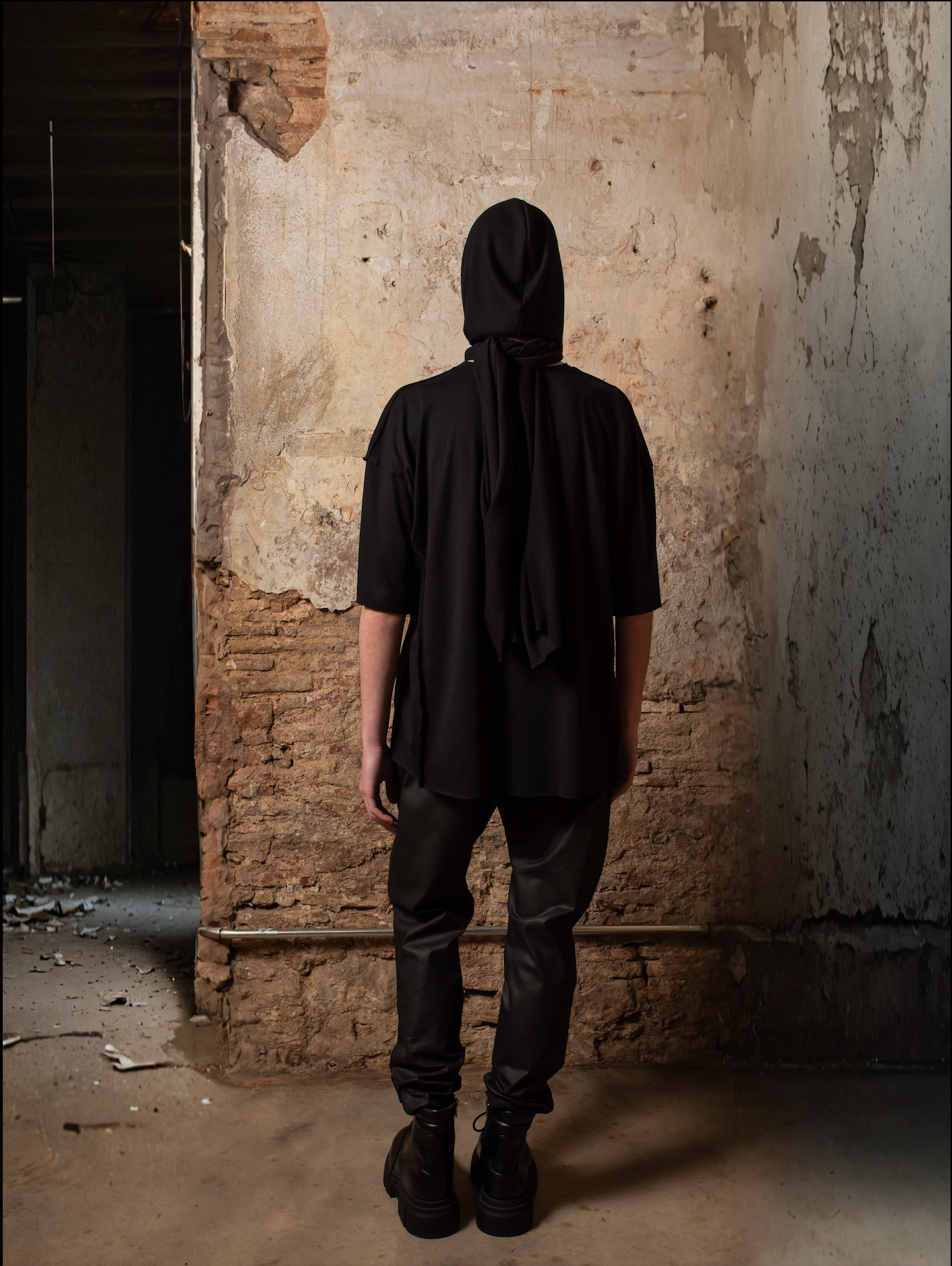 Tardor Oversize Asymmetrical Logo T-Shirt - ZHANNAONA | Camisetas - View 7