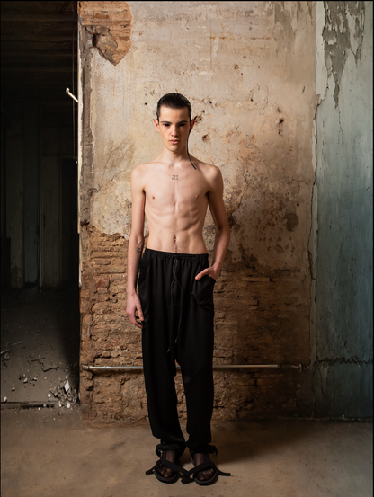 Tencel Super Oversize Pants - ZHANNAONA | Pantalones - Detail View