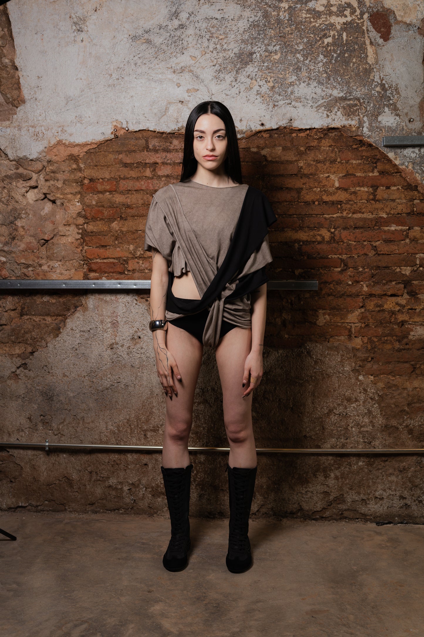 Wave Transformable Layered T-Shirt - ZHANNAONA | Camisetas