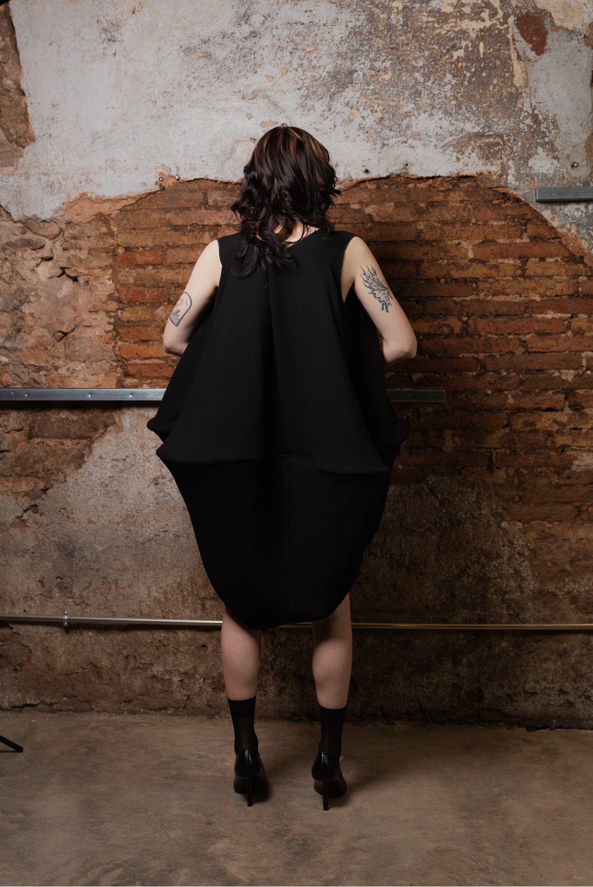 Whalebone Balloon Dress in Wool & Viscose - ZHANNAONA | Vestidos - Back View