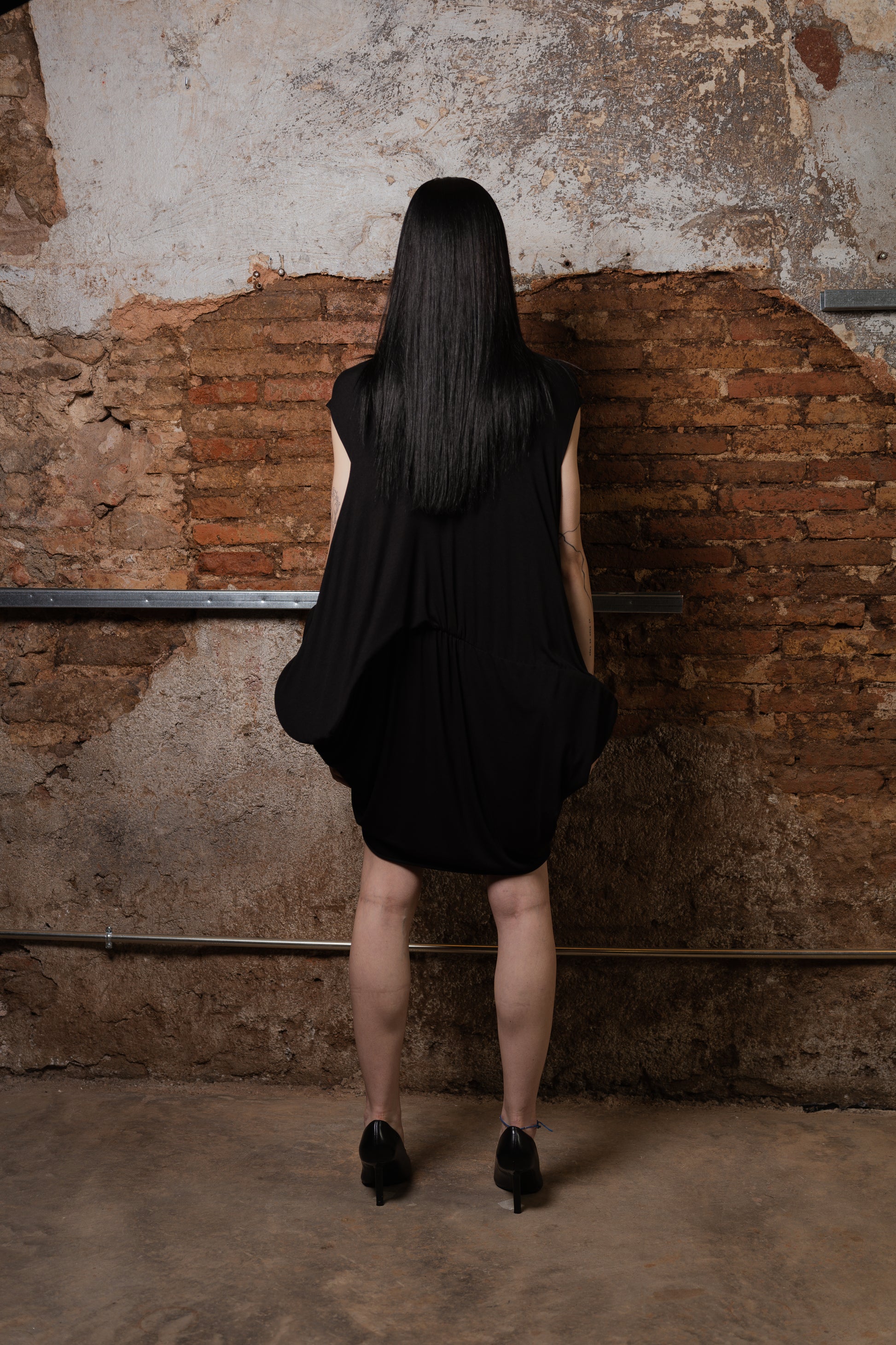 Whalebone Cube Dress - ZHANNAONA | Vestidos - Back View
