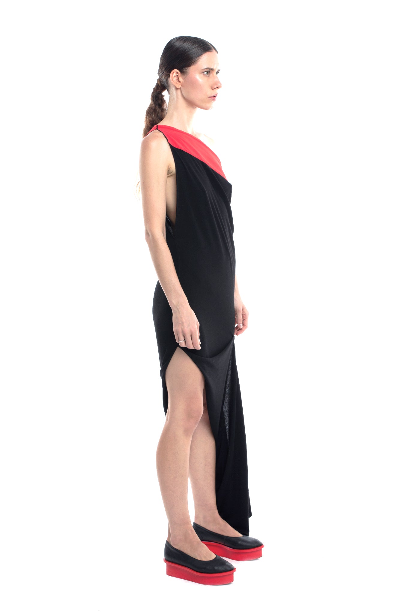 ZHANNAONA gala dress tencel reversible black red line asymmetrical genderfluid Barcelona avant-garde fashion