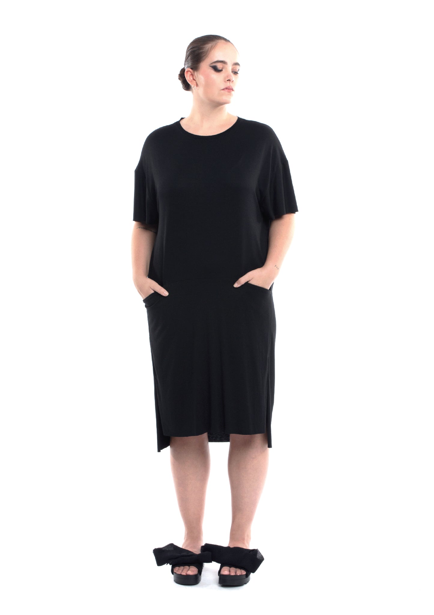 ZHANNAONA dress t shirt viscose knit oversize with pockets minimalist genderfluid unisex Barcelona avant-garde fashion