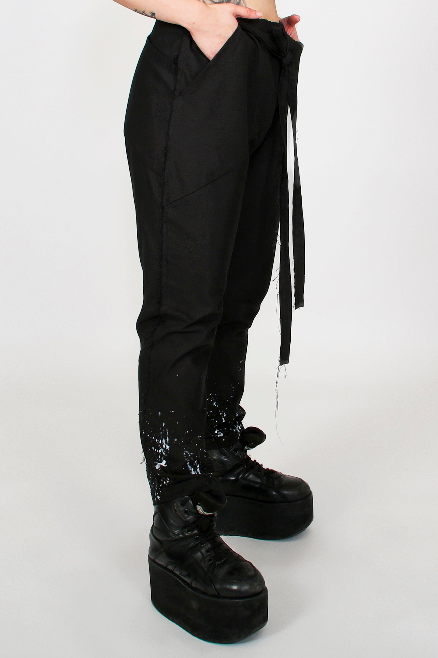 DRIP trousers in black linen