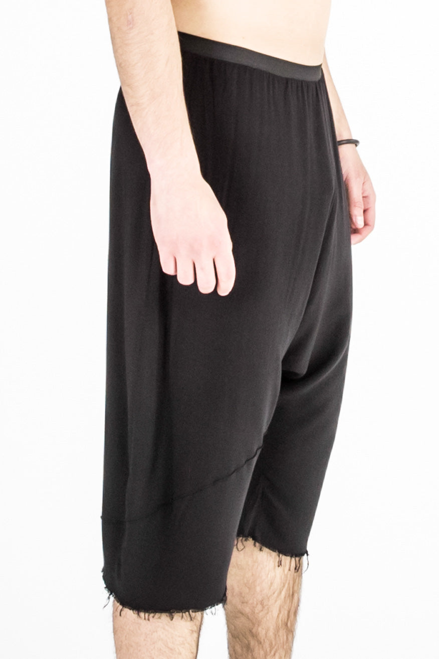 ZHANNAONA pants short low-rise free movement Barcelona avant-garde fashion