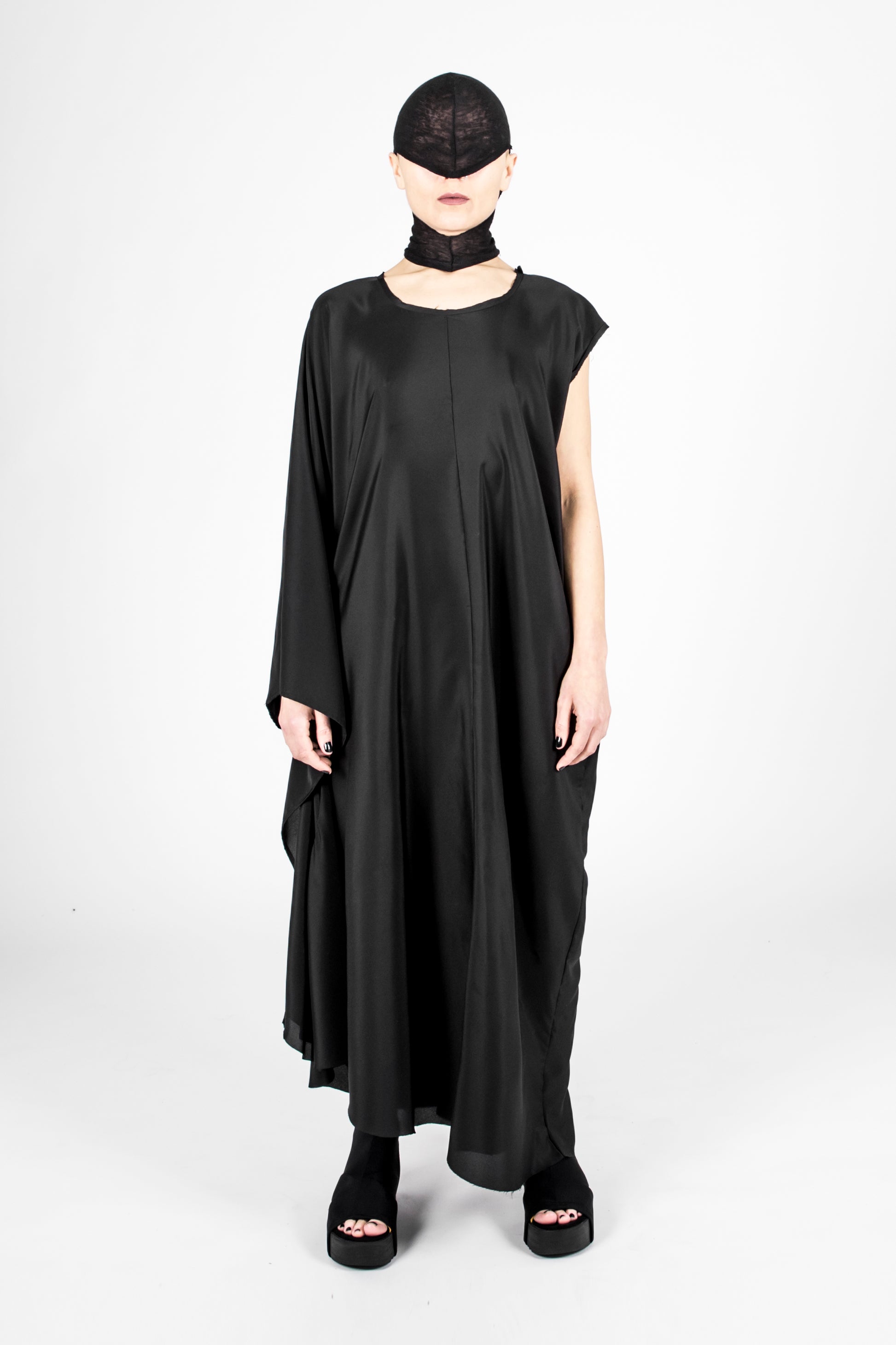 ZHANNAONA parties gala dress hole black polyester asymmetrical genderfluid unisex oversize Barcelona avant-garde fashion