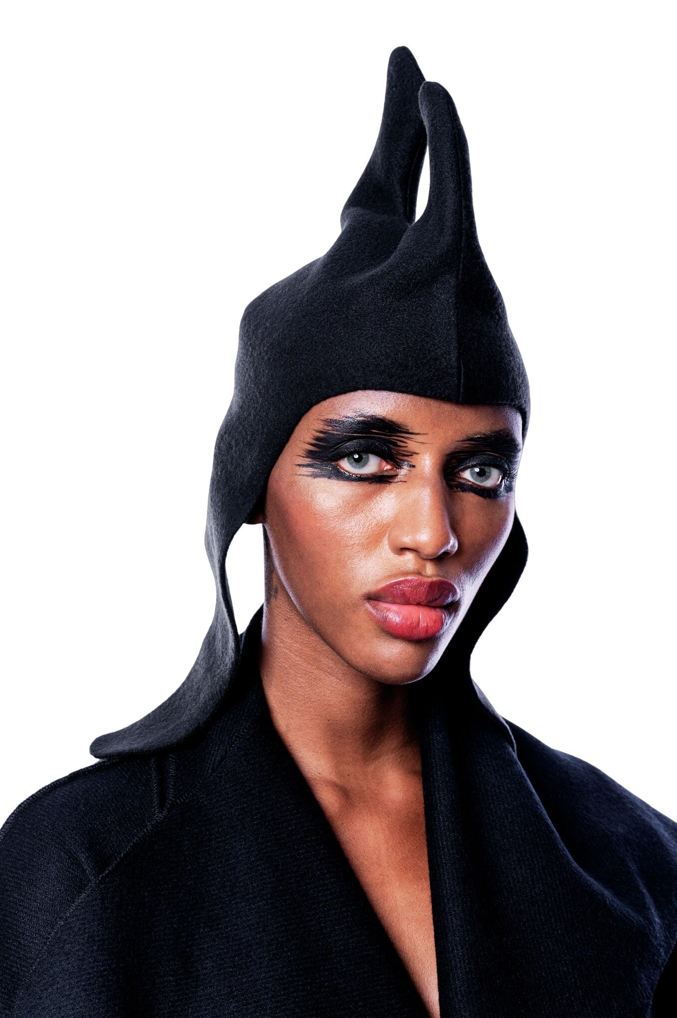 ZHANNAONA hat bicorn black cotton genderfluid unisex Barcelona avant-garde fashion