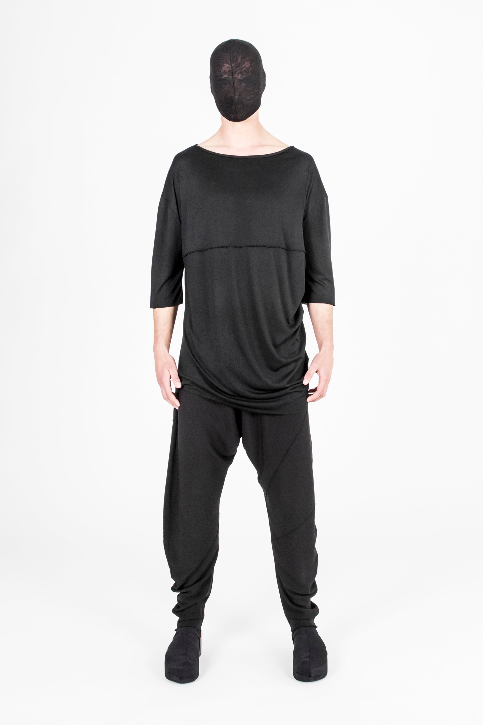 ZHANNAONA t shirt alf-sleeve oversize black viscose knit genderfluid unisex Barcelona avant-garde fashion