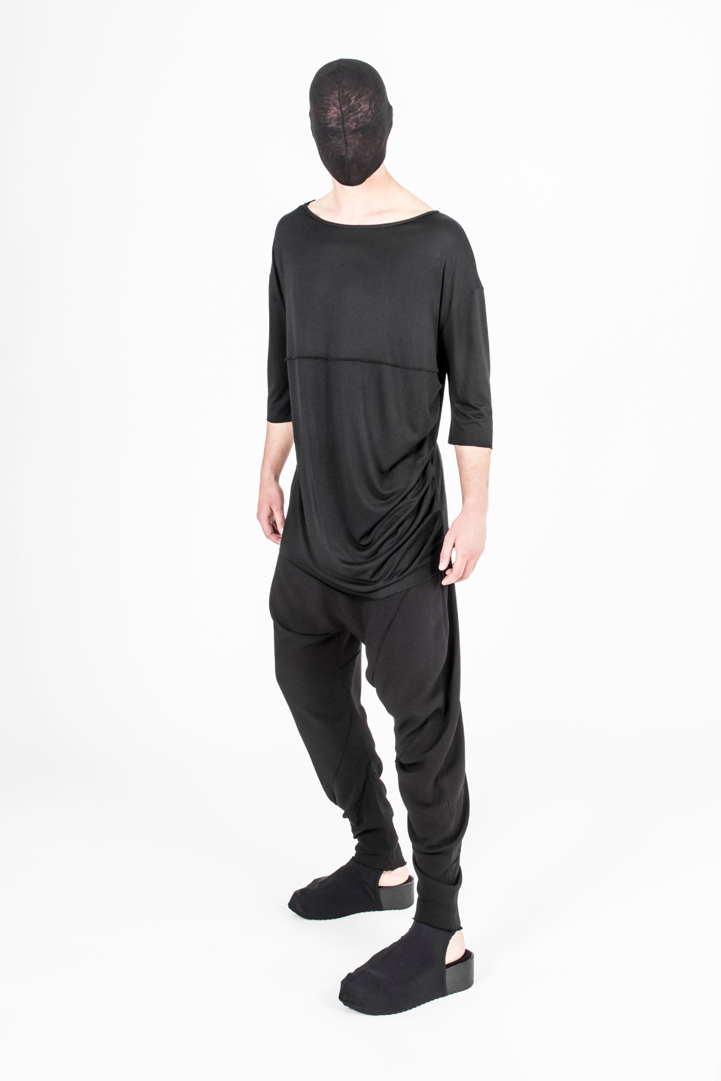 ZHANNAONA t shirt alf-sleeve oversize black viscose knit genderfluid unisex Barcelona avant-garde fashion