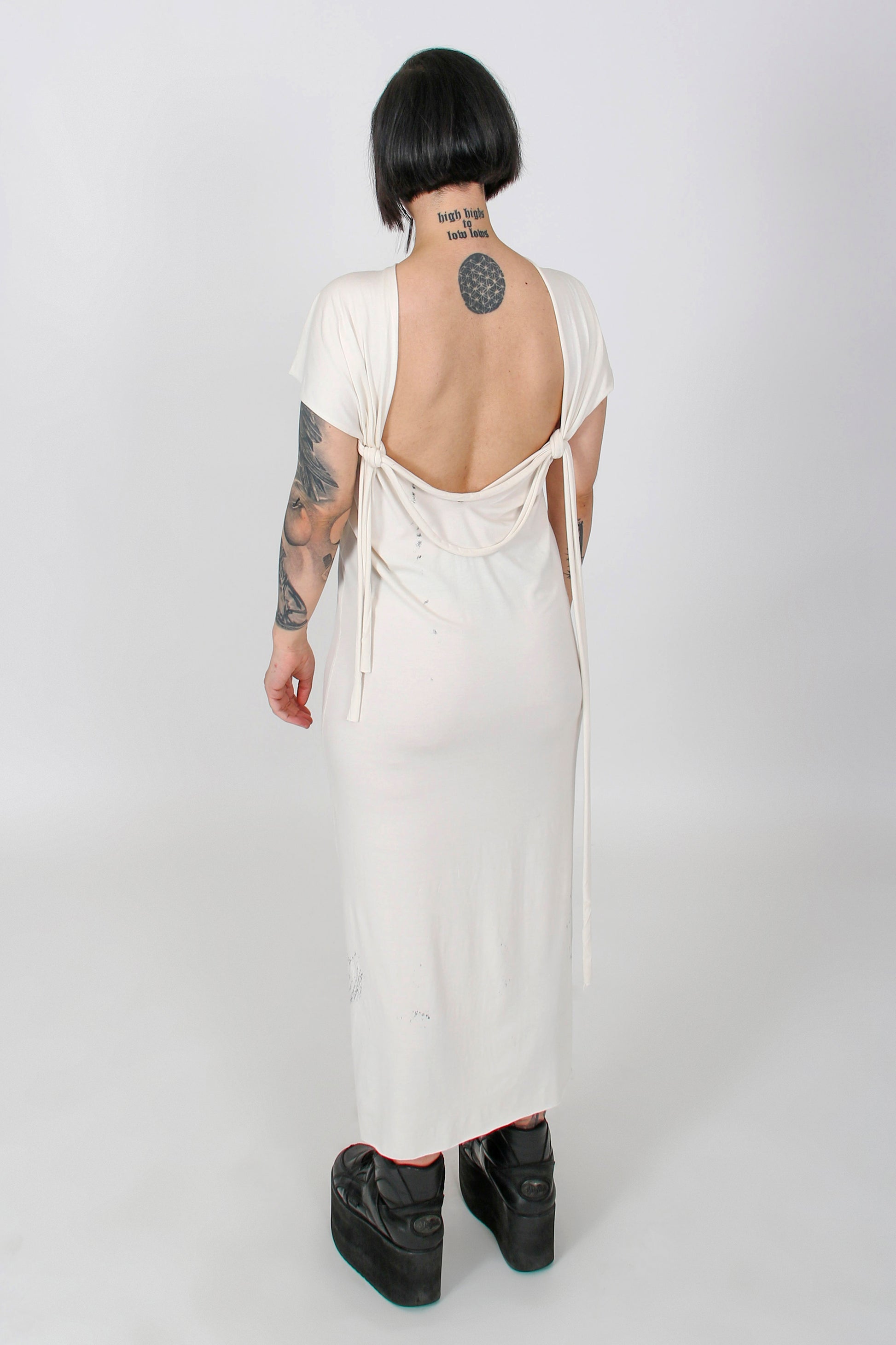 Transformable Zero Waste Drip Dress in Black - ZHANNAONA | Vestidos - Detail View